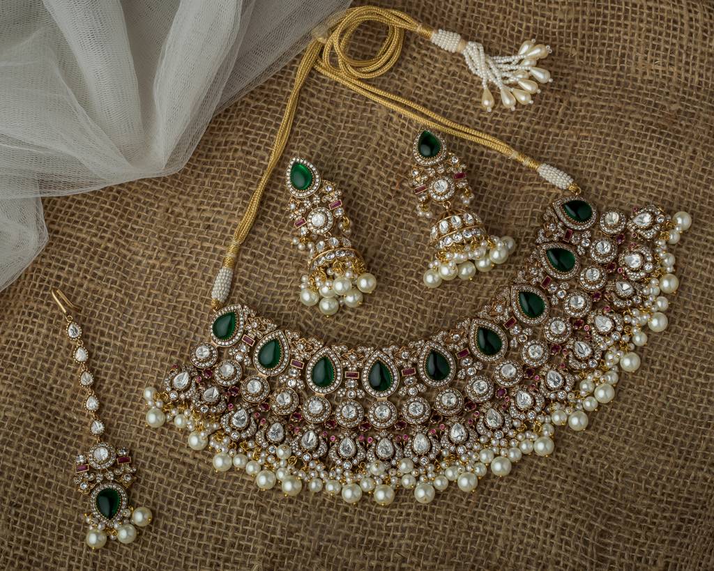Vivinia By Vidhi Mehra Gold Plated Green Womens Kundan, Polki Necklace Set With Pair Of Earrings & Maangtikka-Vn1002 : VN1002