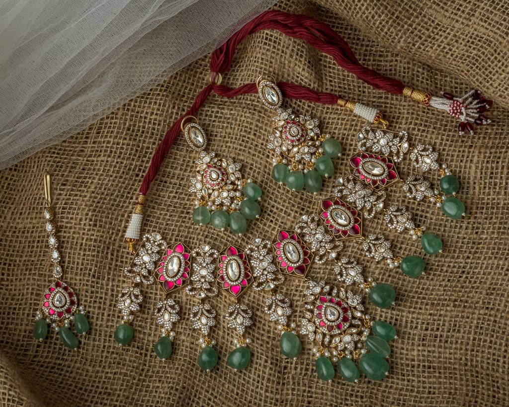 Vivinia By Vidhi Mehra Gold Plated Multicolored Womens Kundan, Polki Necklace Set With Pair Of Earrings & Maangtikka- : VN1004