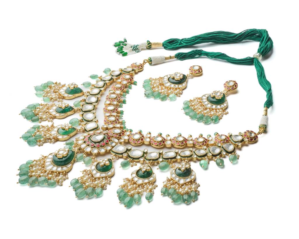 Vivinia By Vidhi Mehra Saadgi Gold Plated Green Womens Short Necklace Set With Pair Of Earrings -Vn1031 : VN1031