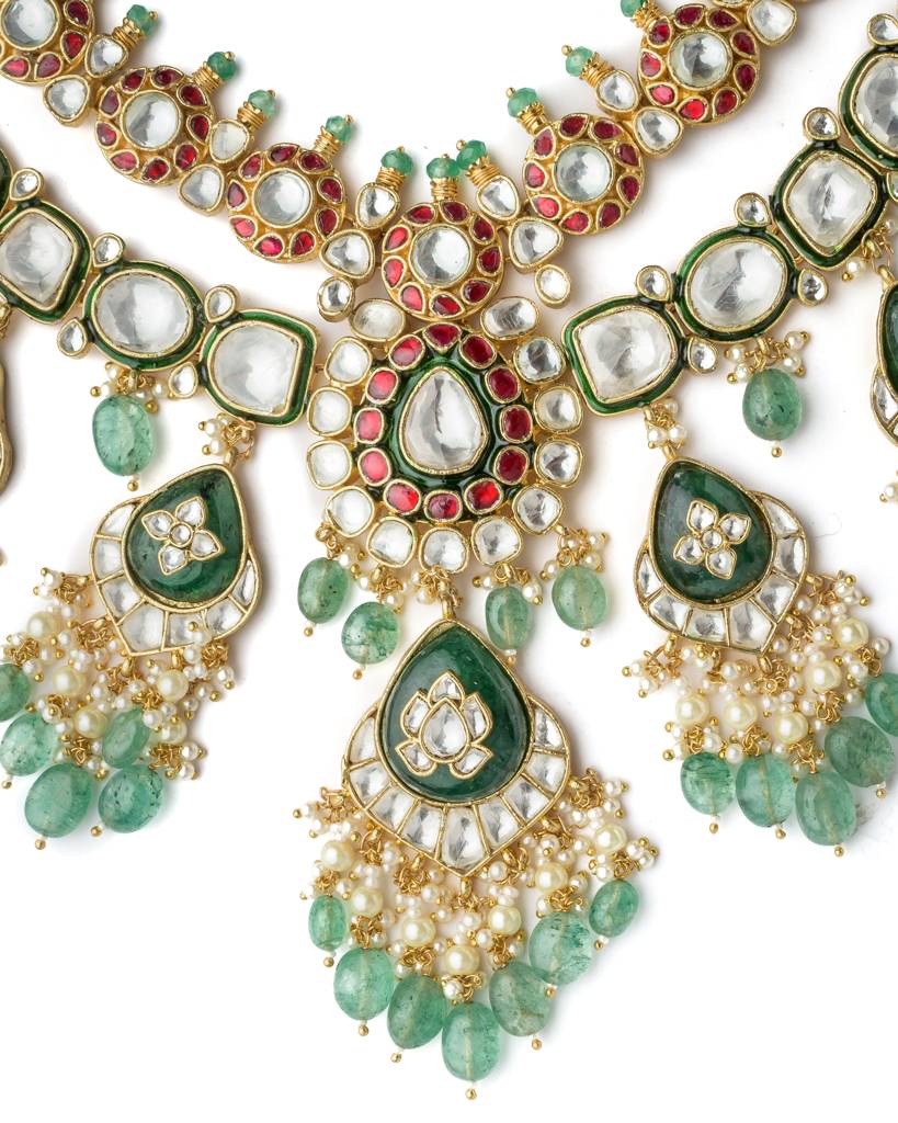 Vivinia By Vidhi Mehra Saadgi Gold Plated Green Womens Short Necklace Set With Pair Of Earrings -Vn1031 : VN1031