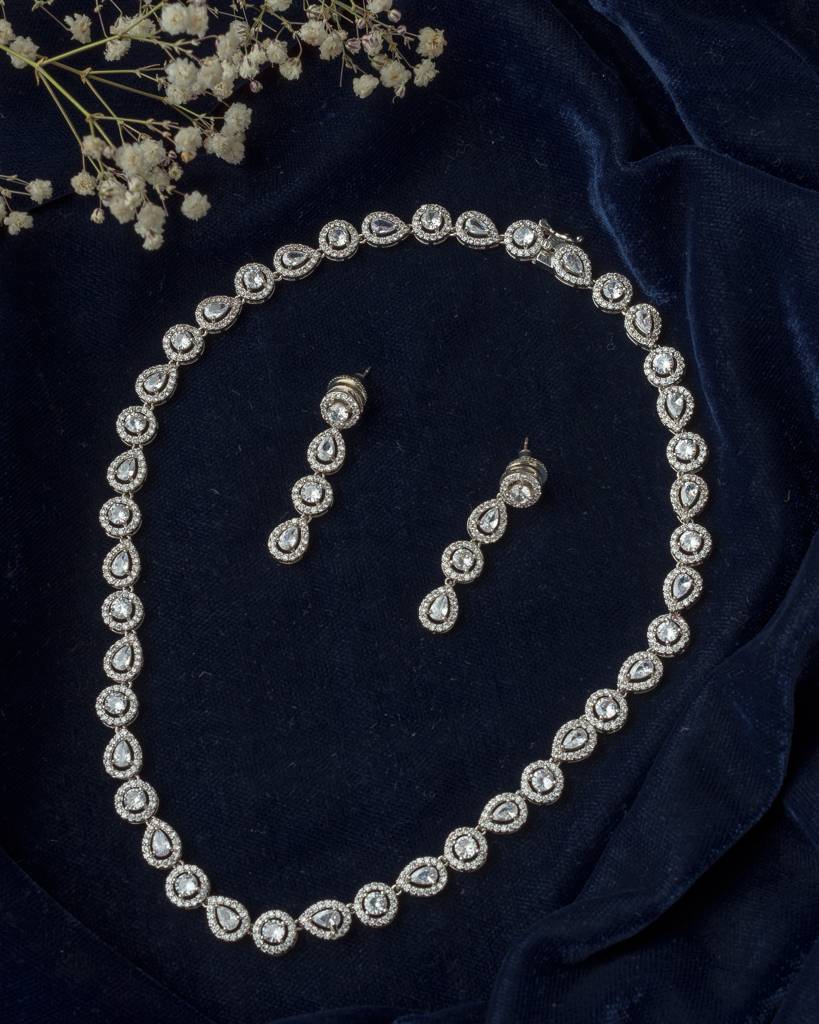 Vivinia By Vidhi Mehra Silver Plated Womens Short Necklace Set With Pair Of Earrings-Vn1044 : VN1044