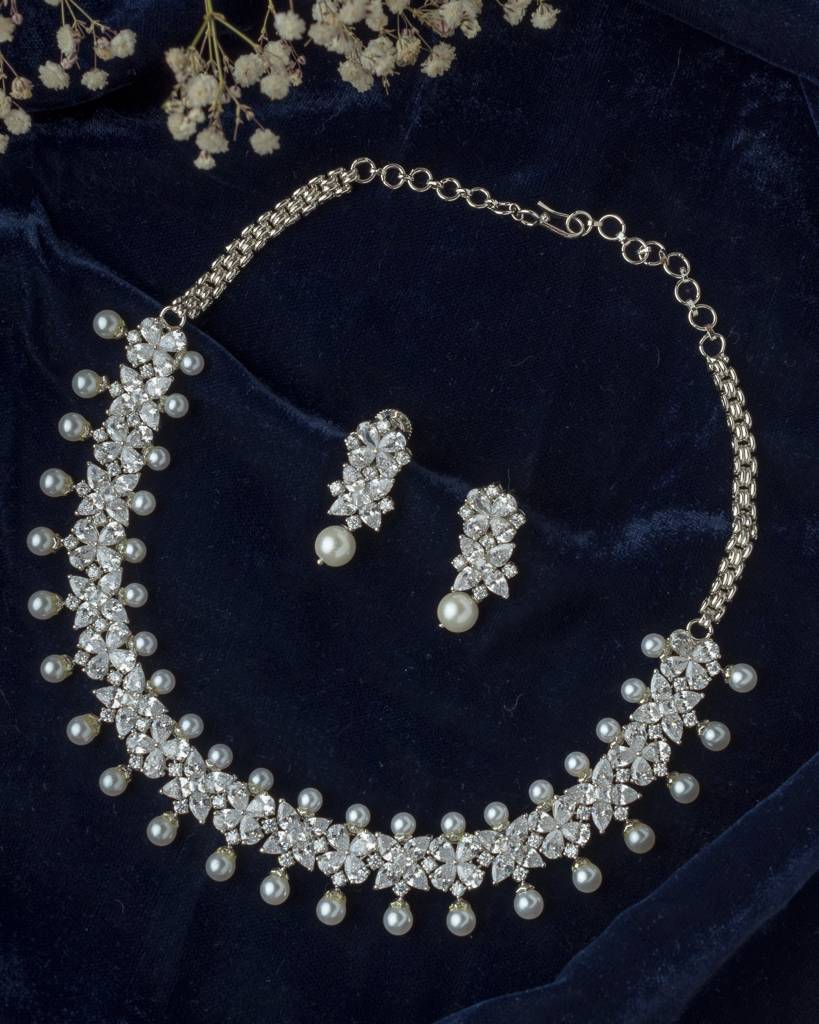 Vivinia By Vidhi Mehra Silver Plated Womens Short Necklace Set With Pair Of Earrings-Vn1047 : VN1047