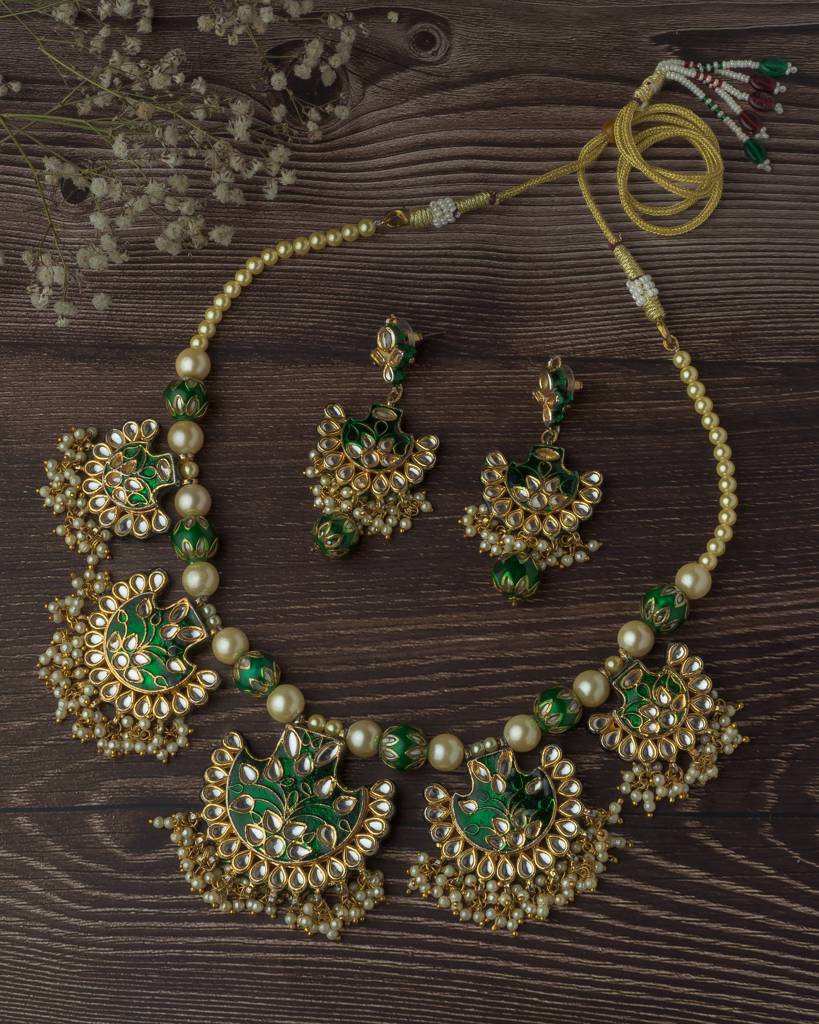 Vivinia By Vidhi Mehra Gold Plated Green Womens Short Necklace Set With Pair Of Earrings-Vn1054 : VN1054