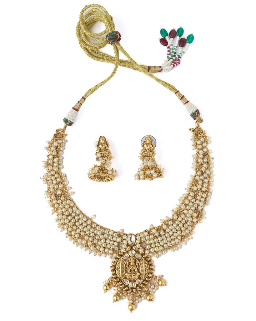Vivinia By Vidhi Mehra Gold Plated White Womens Short Necklace Set With Pair Of Earrings-Vn1070 : VN1070