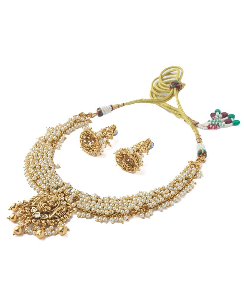 Vivinia By Vidhi Mehra Gold Plated White Womens Short Necklace Set With Pair Of Earrings-Vn1070 : VN1070