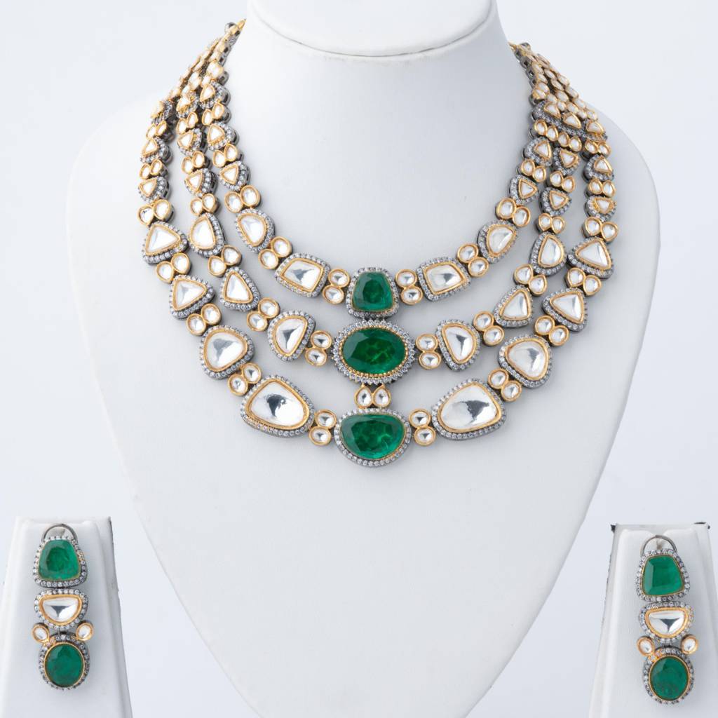 White-Finished Zircon Necklace Set. : VN202