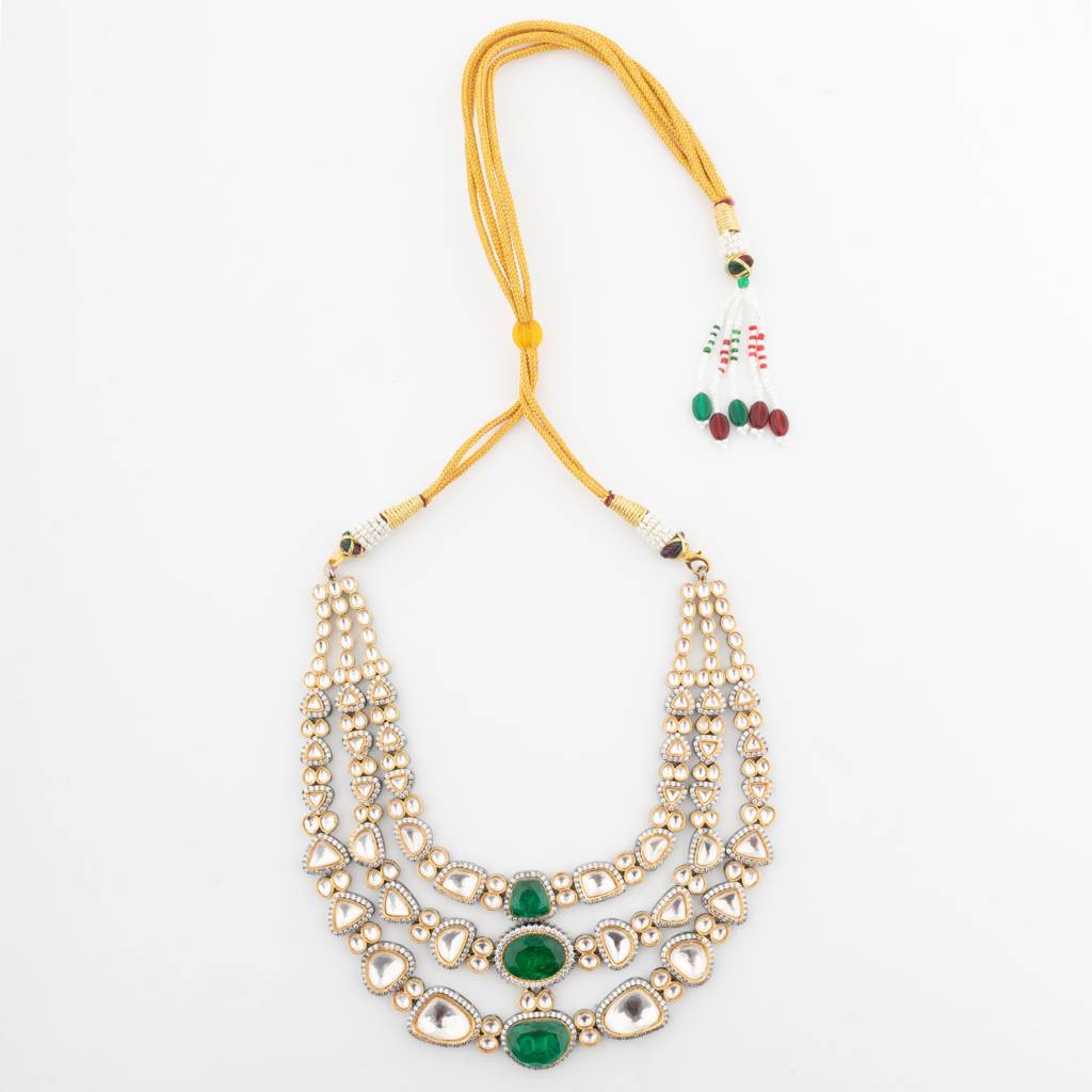 White-Finished Zircon Necklace Set. : VN202