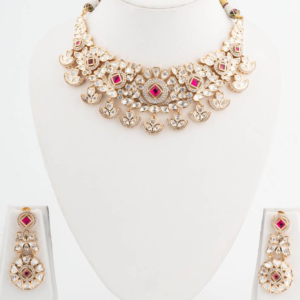 Kundan With Synthetic Stone Choker Necklace Set : VN364