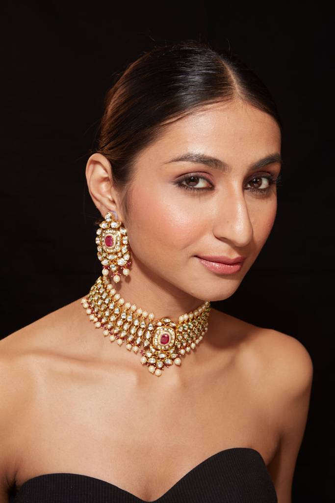 Gold Plated Kundan Studded With Pearl Choker Necklace & Dangle Earrings Set : VN413