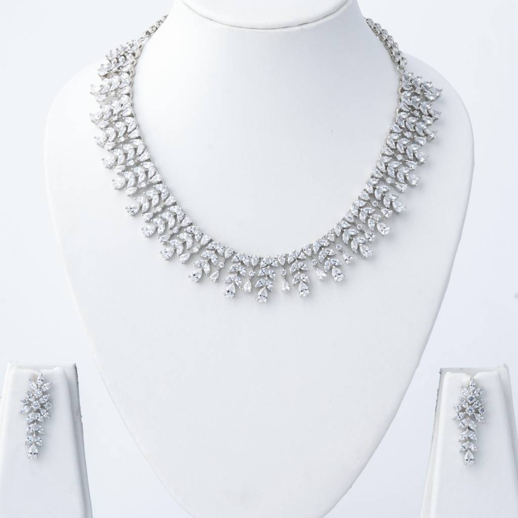 White-Finished Zircon Necklace Set : VN581