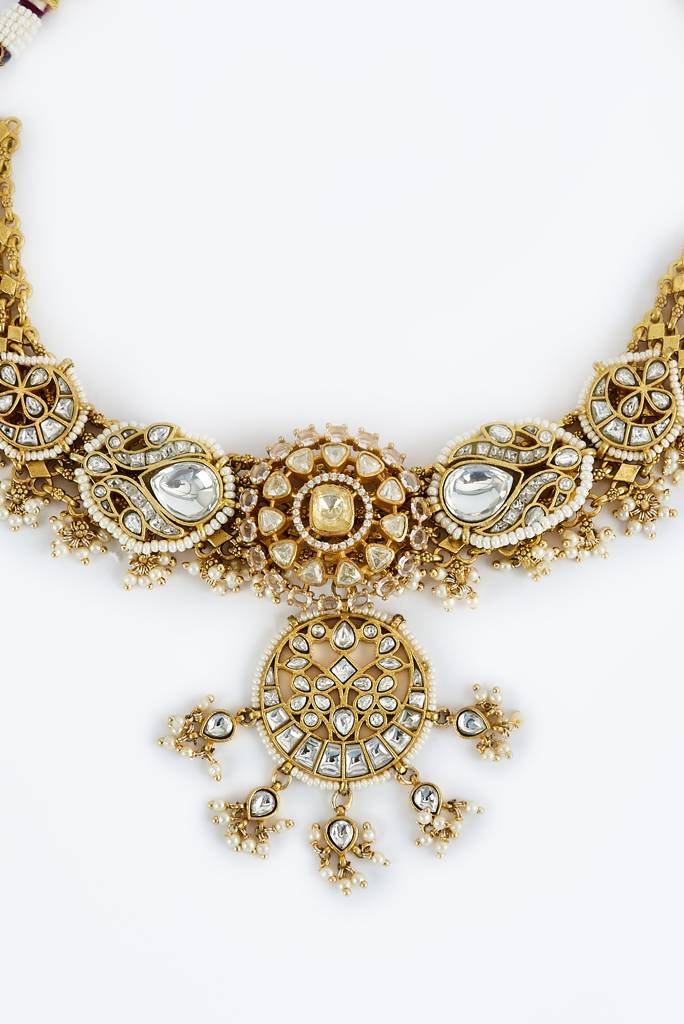 Vivinia By Vidhi Mehra Saadgi Gold Plated Womens Kundan, Polki Short Necklace Set With Pair Of Earrings -Vn810 : VN810