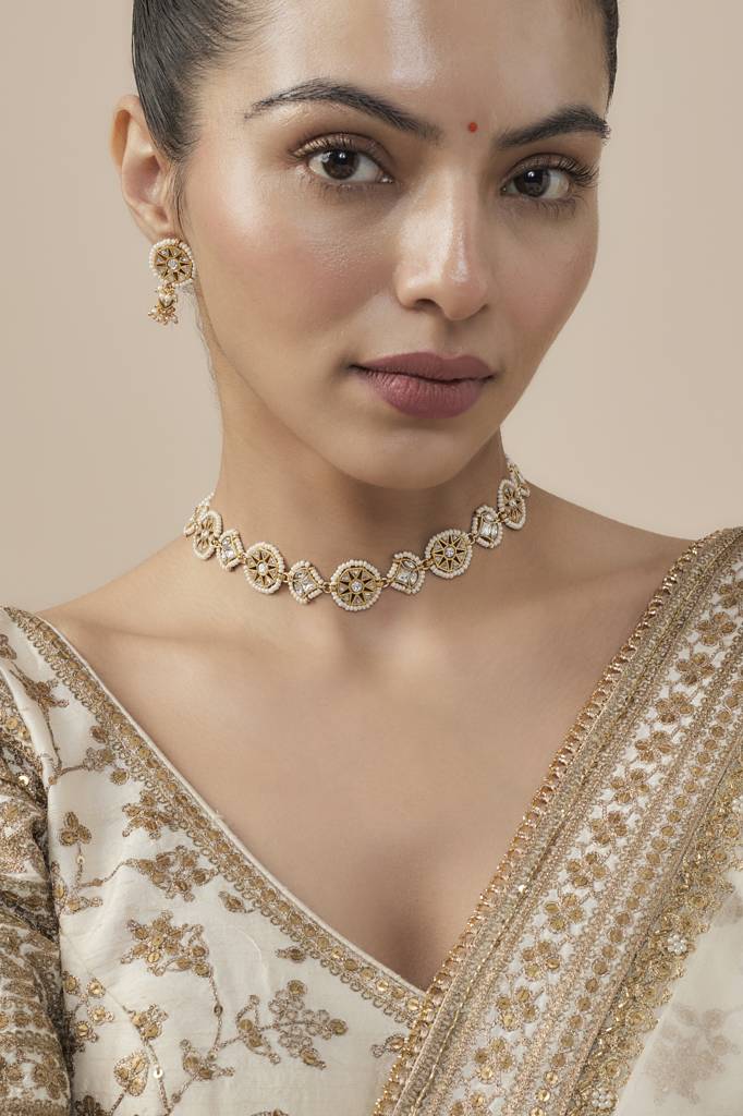 Vivinia By Vidhi Mehra Saadgi Gold Plated White Womens Kundan, Polki Short Necklace Set With Pair Of Earrings -Vn844 : VN844