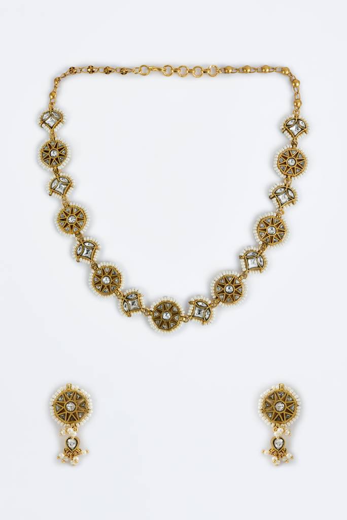 Vivinia By Vidhi Mehra Saadgi Gold Plated White Womens Kundan, Polki Short Necklace Set With Pair Of Earrings -Vn844 : VN844