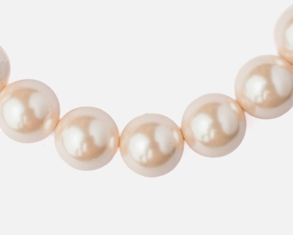 Vivinia By Vidhi Mehra Florence White Womens Pearl Short Necklace Set -Vn871 : VN871