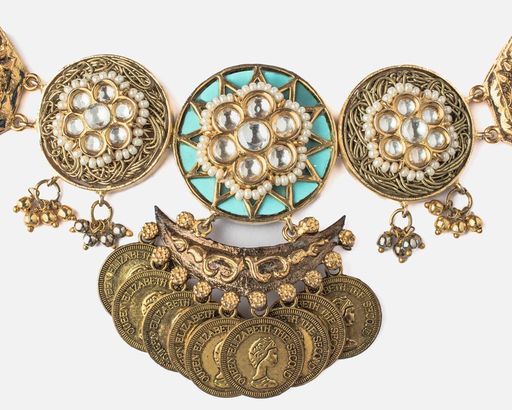 Vivinia By Vidhi Mehra Saadgi Gold Plated Womens Temple Choker Necklace Set With Pair Of Earrings -Vn882 : VN882