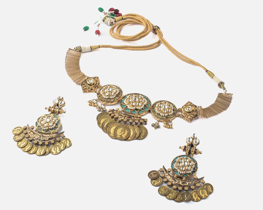 Vivinia By Vidhi Mehra Saadgi Gold Plated Womens Temple Choker Necklace Set With Pair Of Earrings -Vn882 : VN882