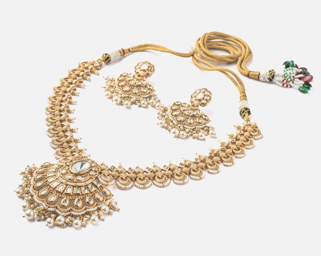 Vivinia By Vidhi Mehra Isvarah Gold Plated Womens Kundan, Polki Short Necklace Set With Pair Of Earrings -Vn913 : VN913
