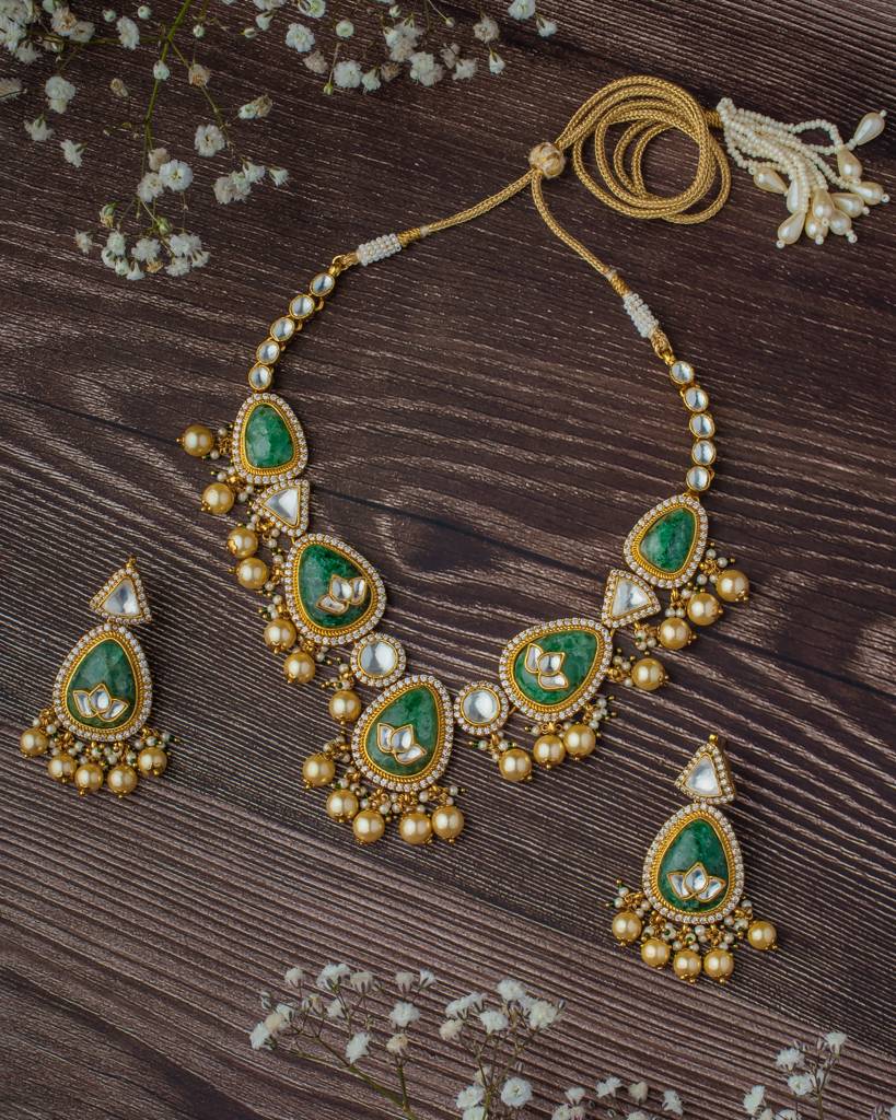 Vivinia By Vidhi Mehra Saadgi Gold Plated Greenwomens Temple Choker Necklace Set With 2 Pair Of Earrings -Vn920 : VN920