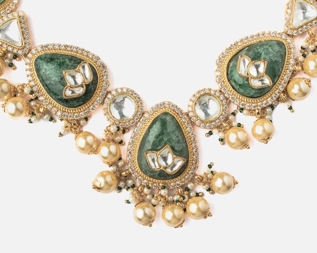 Vivinia By Vidhi Mehra Saadgi Gold Plated Greenwomens Temple Choker Necklace Set With 2 Pair Of Earrings -Vn920 : VN920