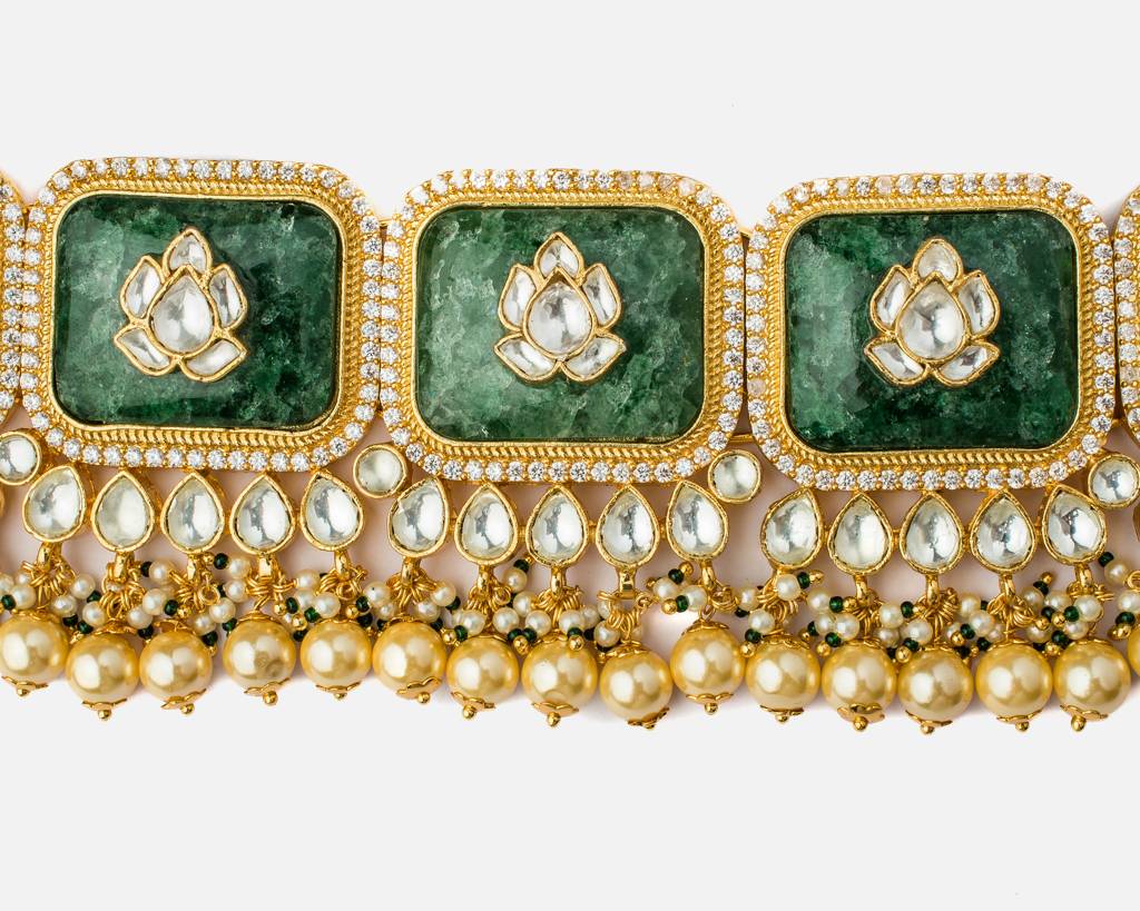 Vivinia By Vidhi Mehra Saadgi Gold Plated Greenwomens Temple Choker Necklace Set With 2 Pair Of Earrings -Vn920 : VN920