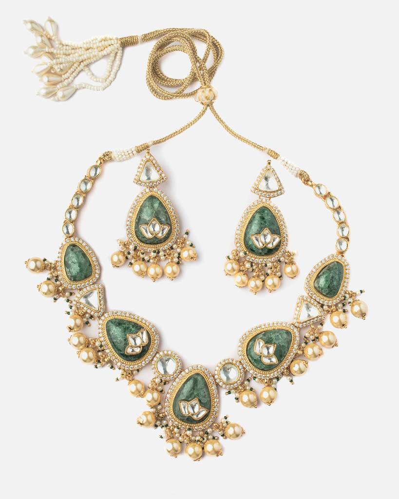 Vivinia By Vidhi Mehra Saadgi Gold Plated Greenwomens Temple Choker Necklace Set With 2 Pair Of Earrings -Vn920 : VN920