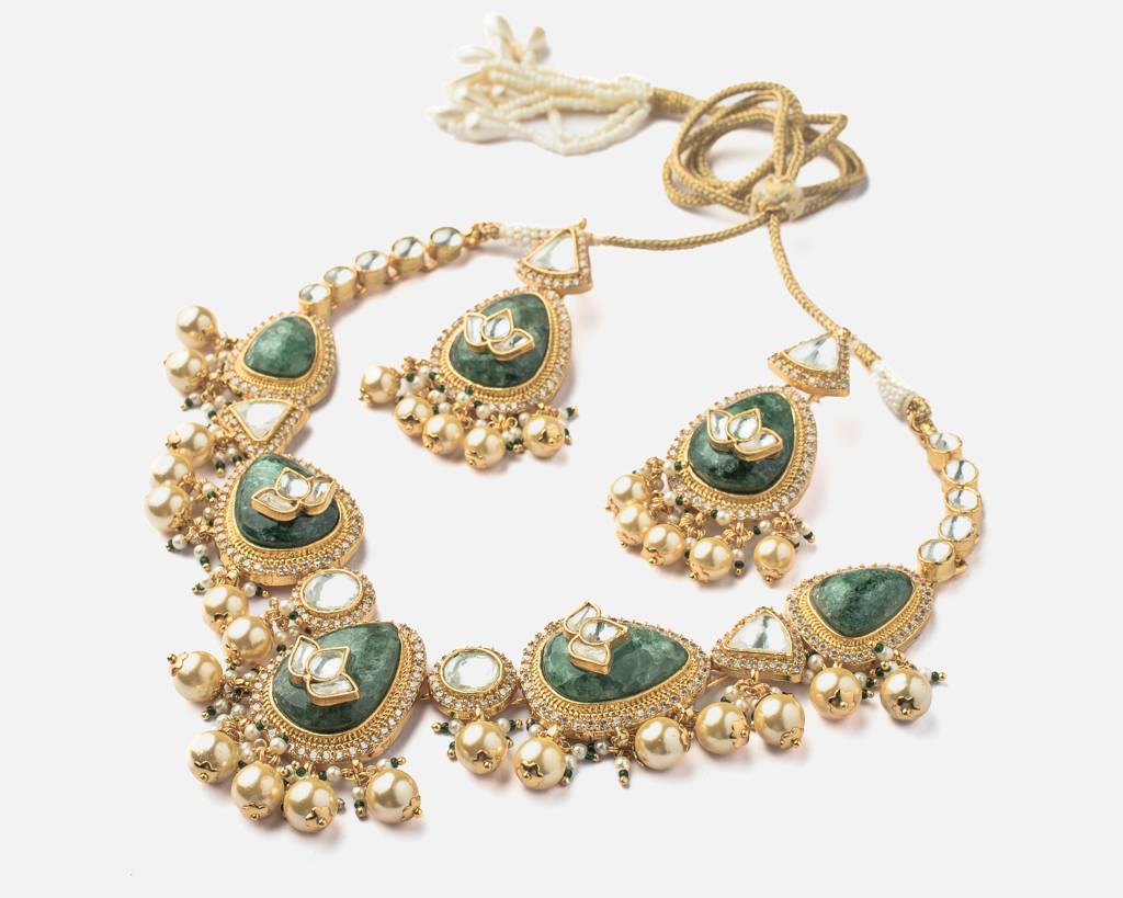 Vivinia By Vidhi Mehra Saadgi Gold Plated Greenwomens Temple Choker Necklace Set With 2 Pair Of Earrings -Vn920 : VN920