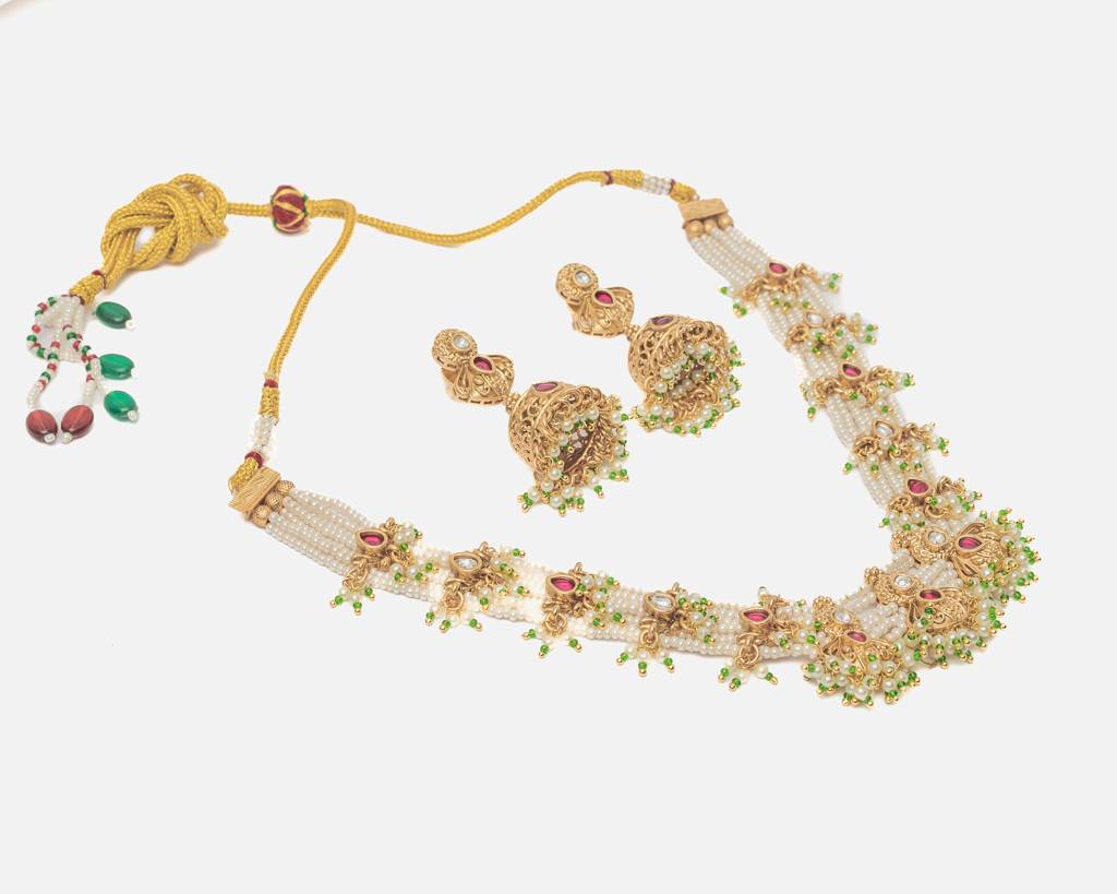 Vivinia By Vidhi Mehra Ismaarh 2.0 Gold/White/Multi Choker Necklace Set With Pair Of Earrings : VN949