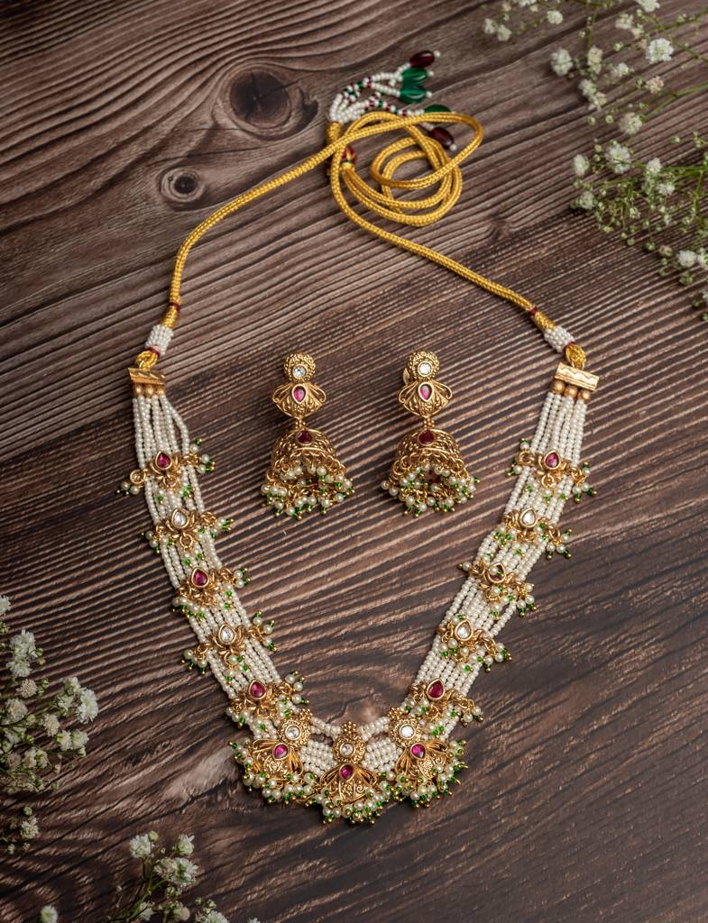 Vivinia By Vidhi Mehra Ismaarh 2.0 Gold/White/Multi Choker Necklace Set With Pair Of Earrings : VN949