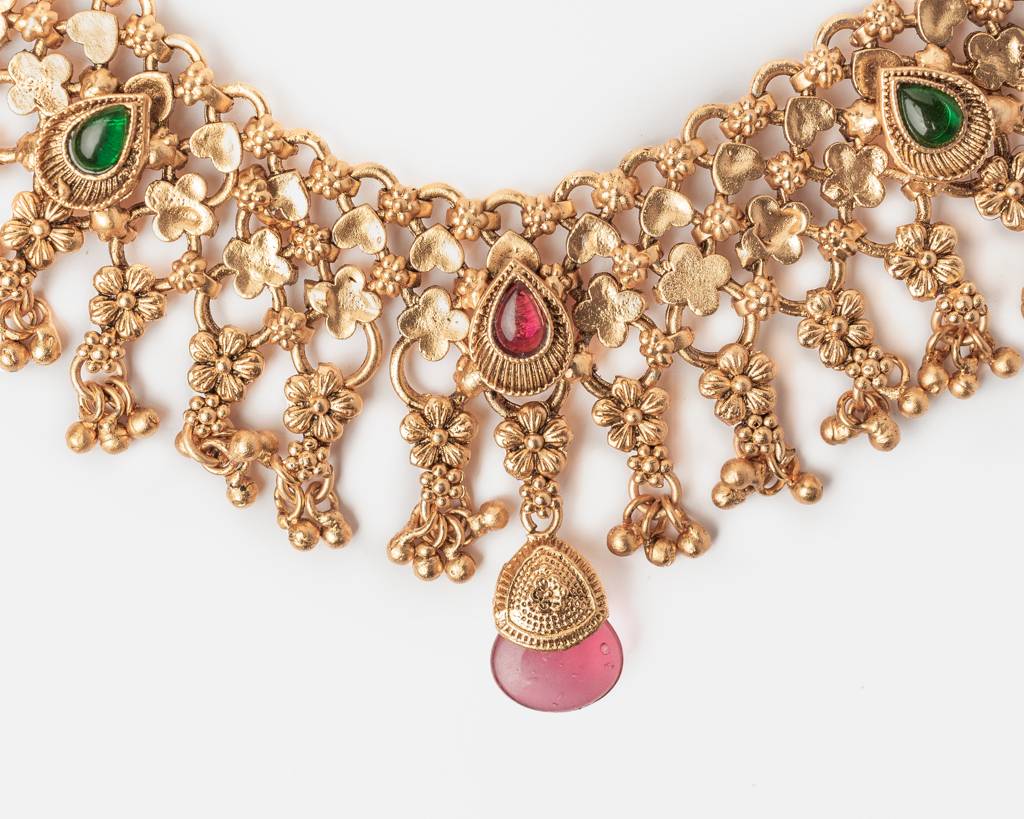 Vivinia By Vidhi Mehra Ismaarh 2.0 Gold/Multi Short Necklace Set With Pair Of Earrings-Vn956 : VN956