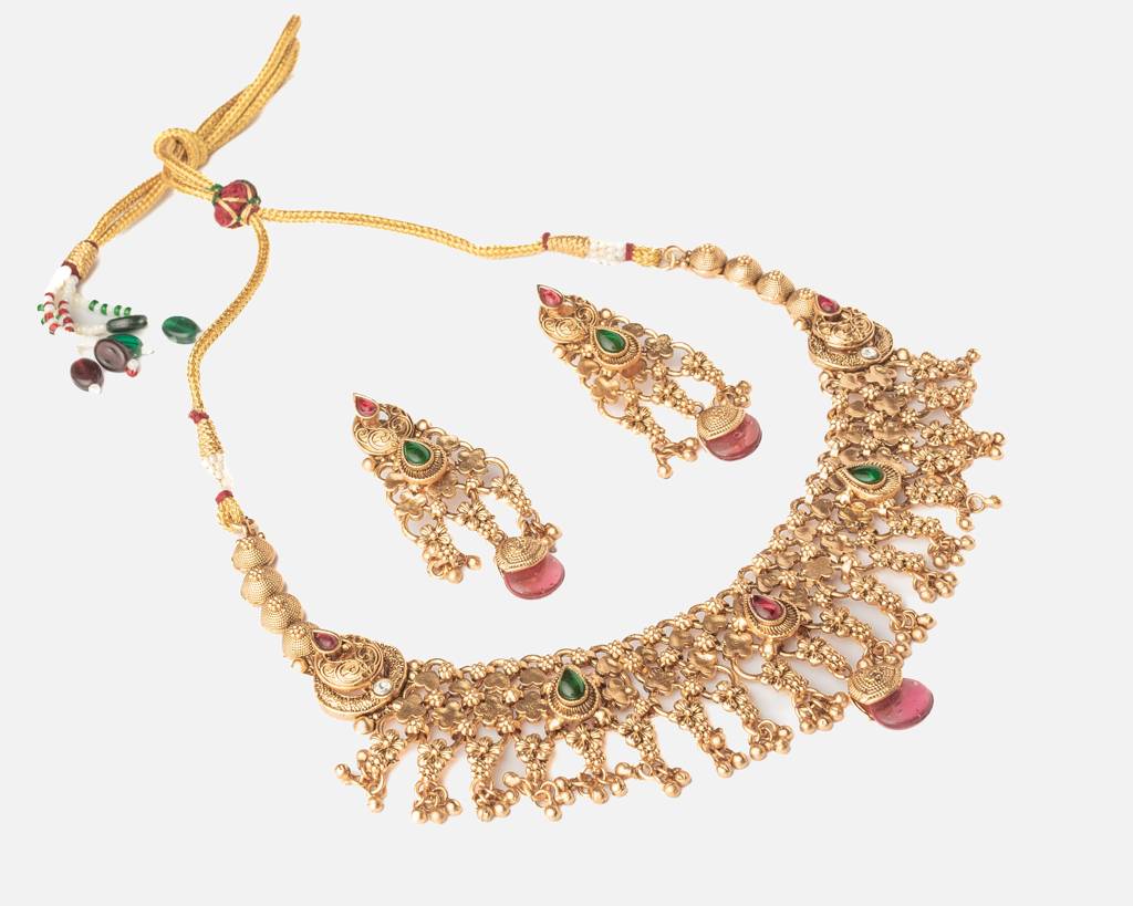 Vivinia By Vidhi Mehra Ismaarh 2.0 Gold/Multi Short Necklace Set With Pair Of Earrings-Vn956 : VN956