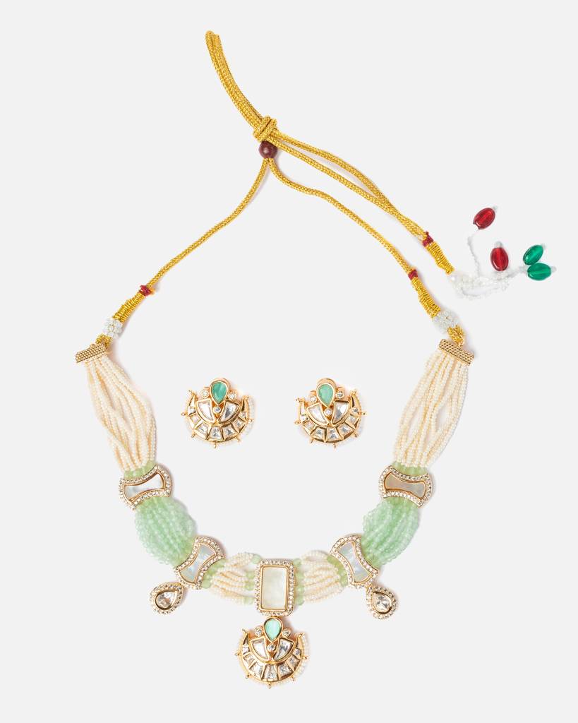 Vivinia By Vidhi Mehra Ismaarh 2.0 Gold/Green/White Choker Necklace Set With Pair Of Earrings : VN966