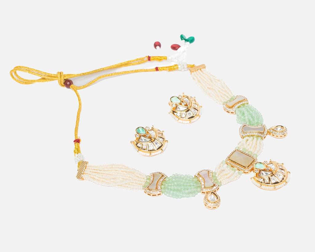 Vivinia By Vidhi Mehra Ismaarh 2.0 Gold/Green/White Choker Necklace Set With Pair Of Earrings : VN966