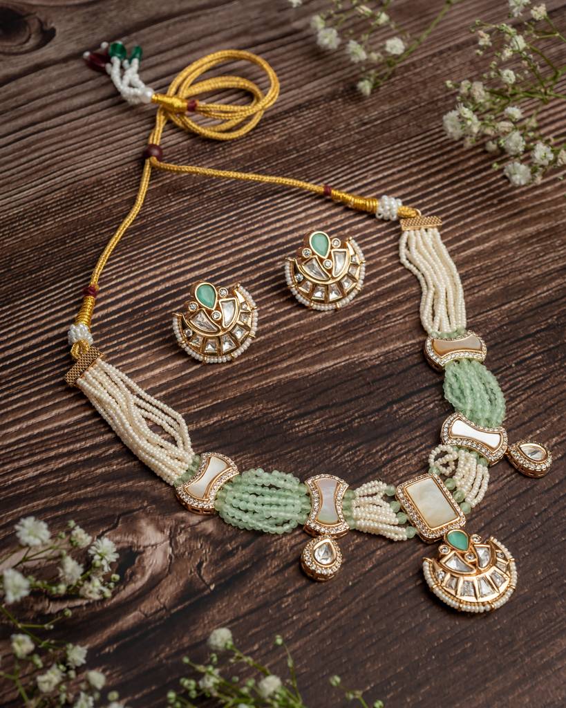 Vivinia By Vidhi Mehra Ismaarh 2.0 Gold/Green/White Choker Necklace Set With Pair Of Earrings : VN966