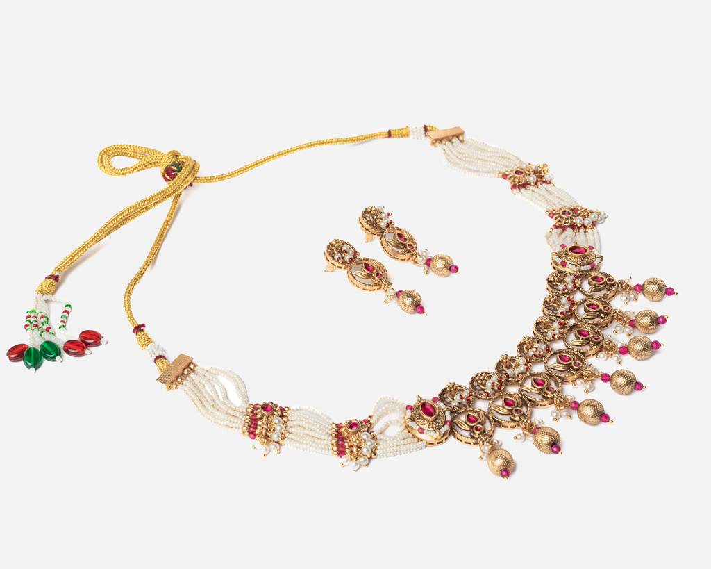 Vivinia By Vidhi Mehra Ismaarh 2.0 Gold/White/Pink Plated Choker Necklace Set With Pair Of Earrings : VN971