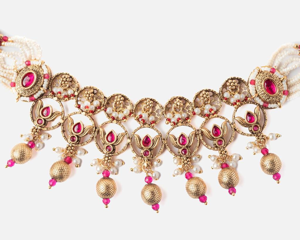 Vivinia By Vidhi Mehra Ismaarh 2.0 Gold/White/Pink Plated Choker Necklace Set With Pair Of Earrings : VN971