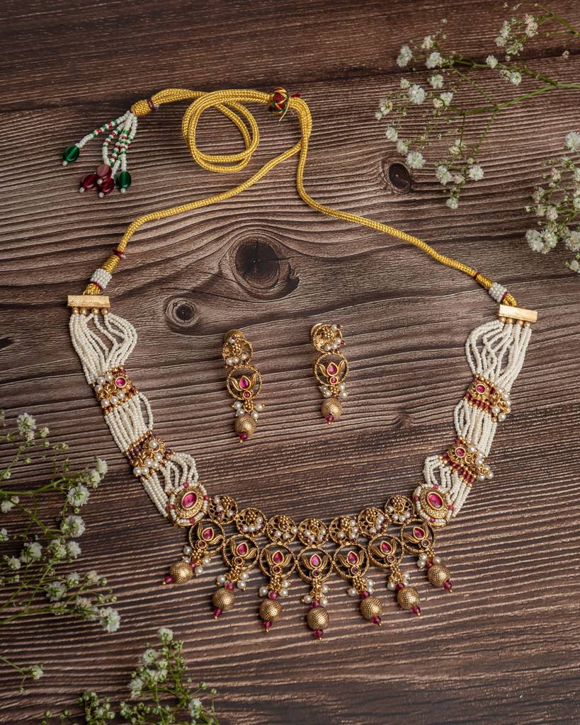 Vivinia By Vidhi Mehra Ismaarh 2.0 Gold/White/Pink Plated Choker Necklace Set With Pair Of Earrings : VN971