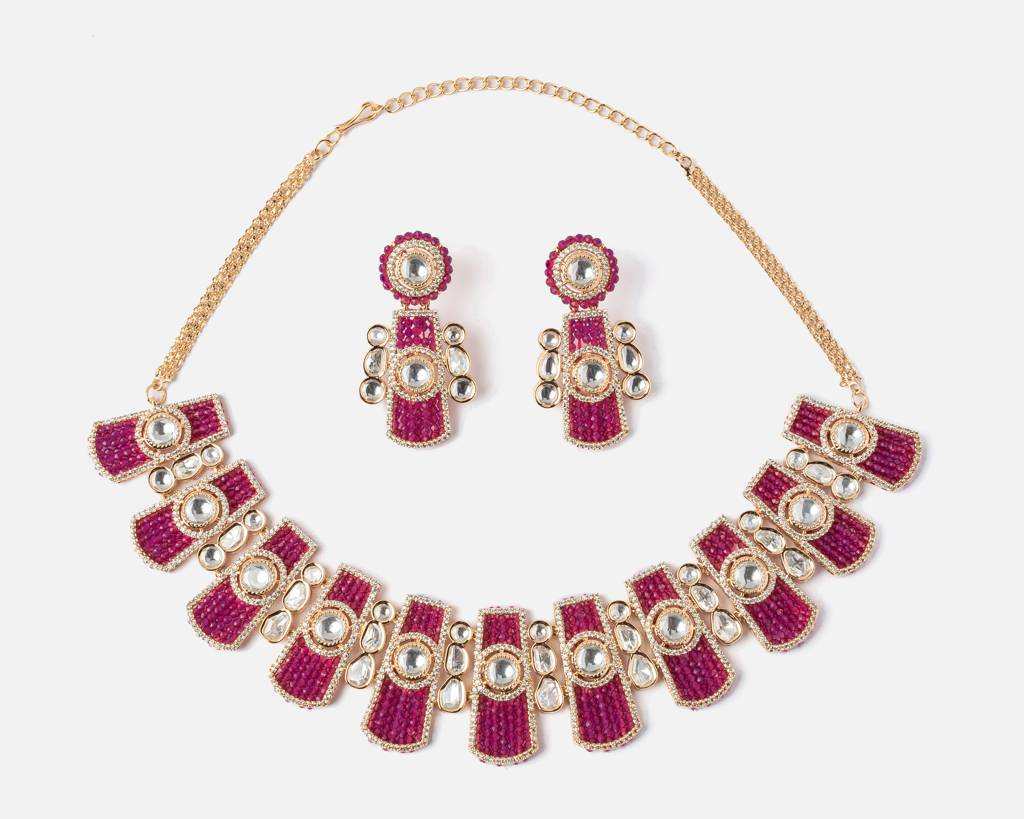 Vivinia By Vidhi Mehra Ismaarh 2.0 Gold/Pink Choker Necklace Set With Pair Of Earrings : VN972