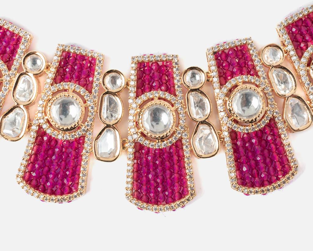 Vivinia By Vidhi Mehra Ismaarh 2.0 Gold/Pink Choker Necklace Set With Pair Of Earrings : VN972