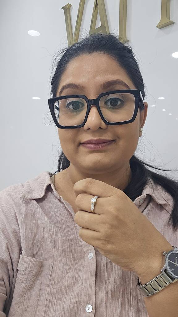 Ora Ring 18Kt Gold : VR035