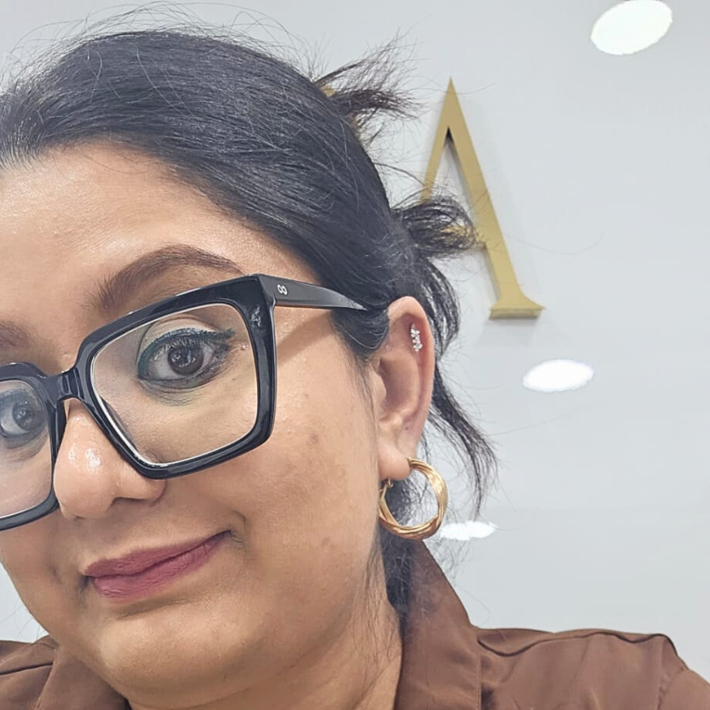 Elena Three Flower Piercing Ear Rings : VR056