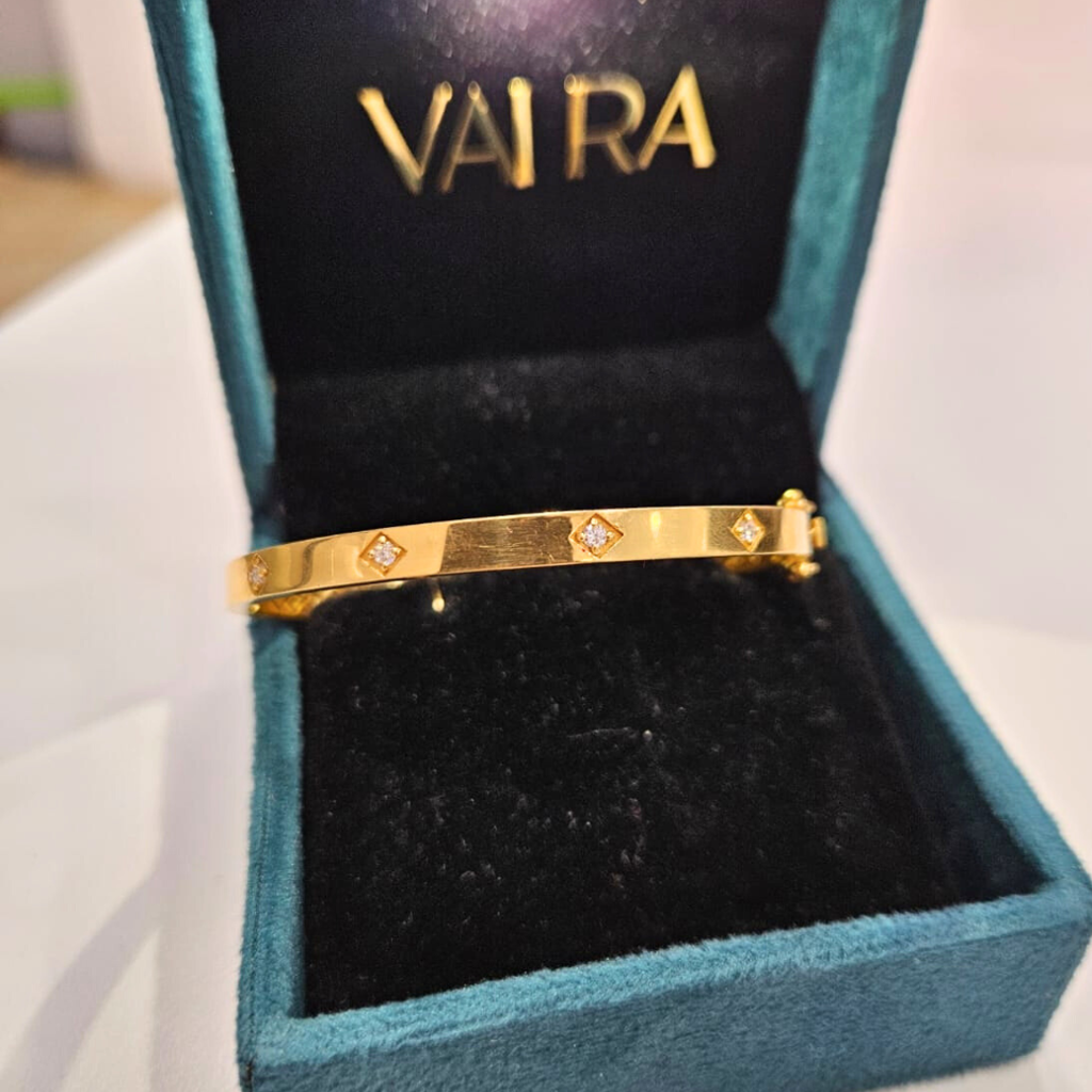 Anvika Four Stone Bangle Moissanite : VR078