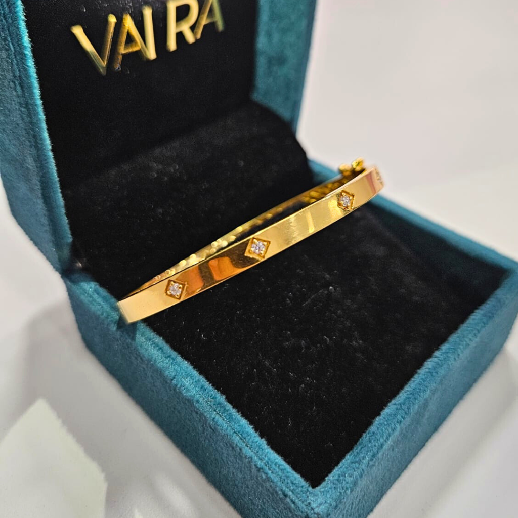 Anvika Four Stone Bangle Moissanite : VR078