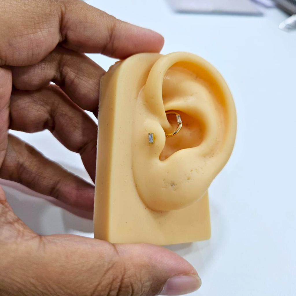 Baguette Septum Piercing Ring Lab Diamond : VR141