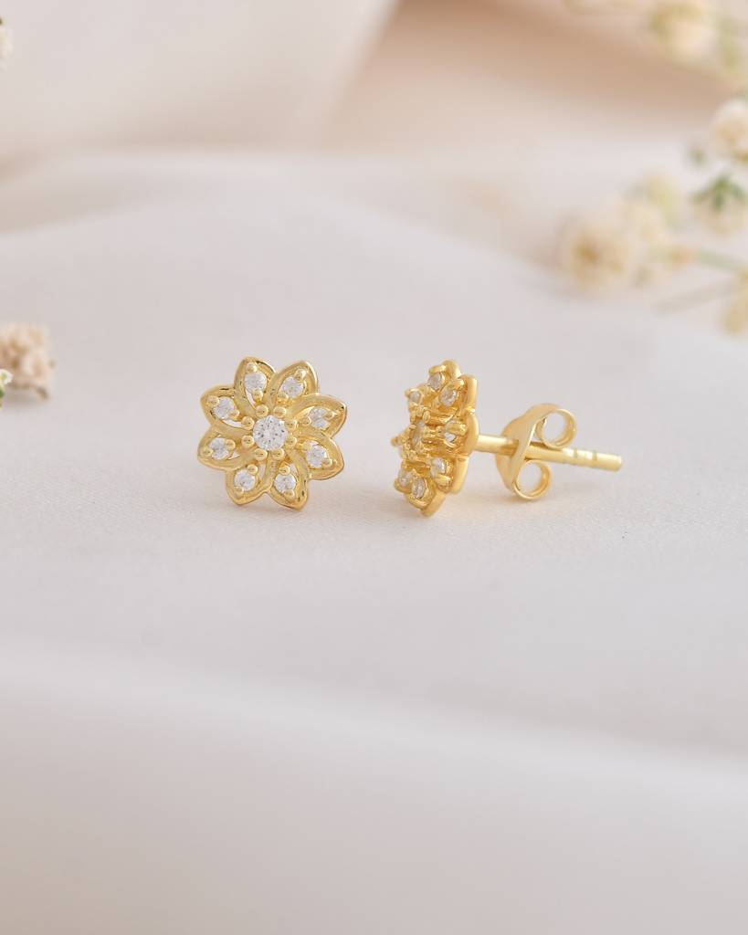 Daisy 0.24 Carat Diamond Earrings : VYE13