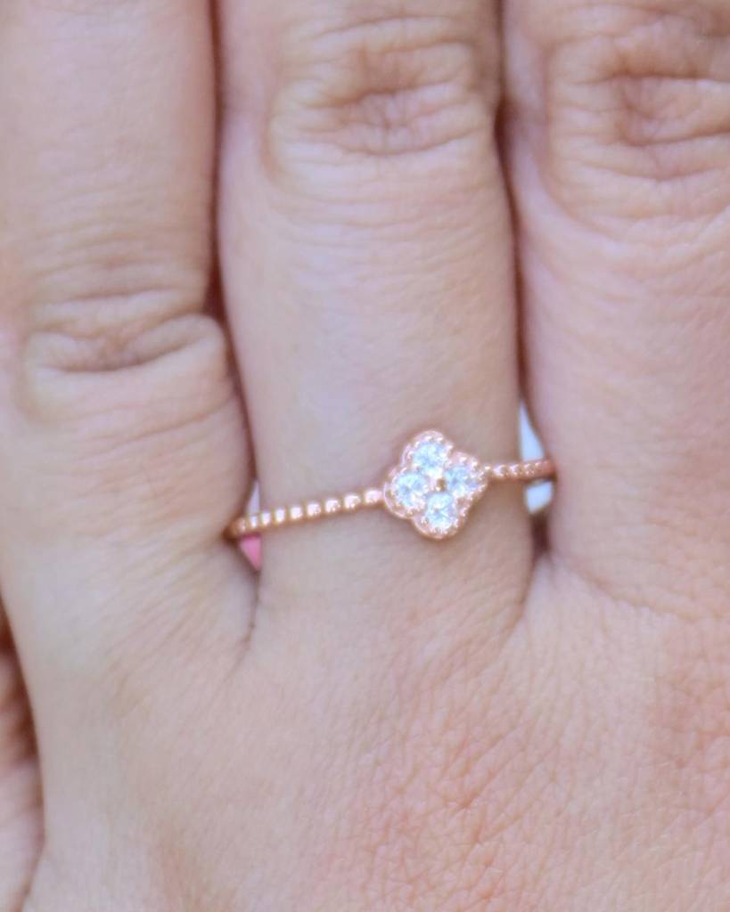 Magnolia 0.13 Carat Diamond Ring : VYR35