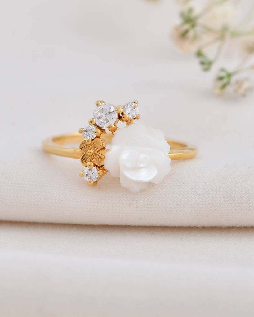 Rosebud 0.20 Carat Diamond Ring : VYR41