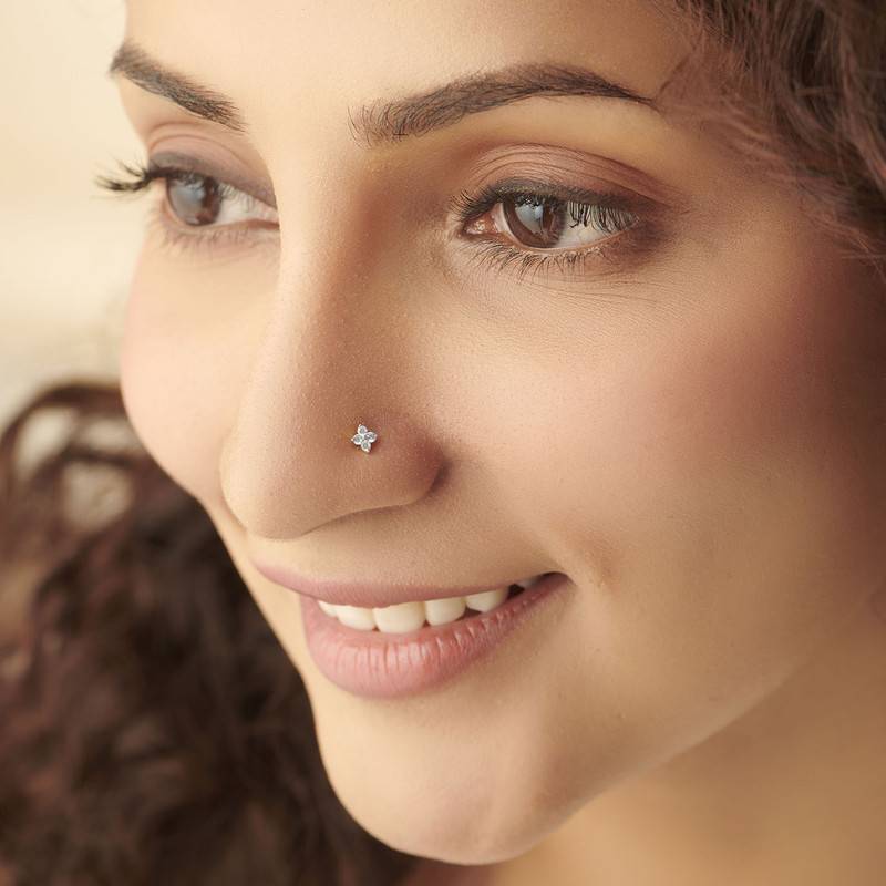 Kisna 14K Yellow Si Diamond Gold Nose Pin For Women | Adelaide