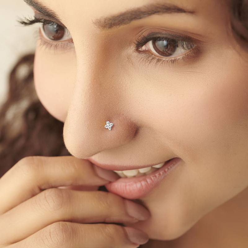 Kisna 14K Yellow Si Diamond Gold Nose Pin For Women | Adelaide