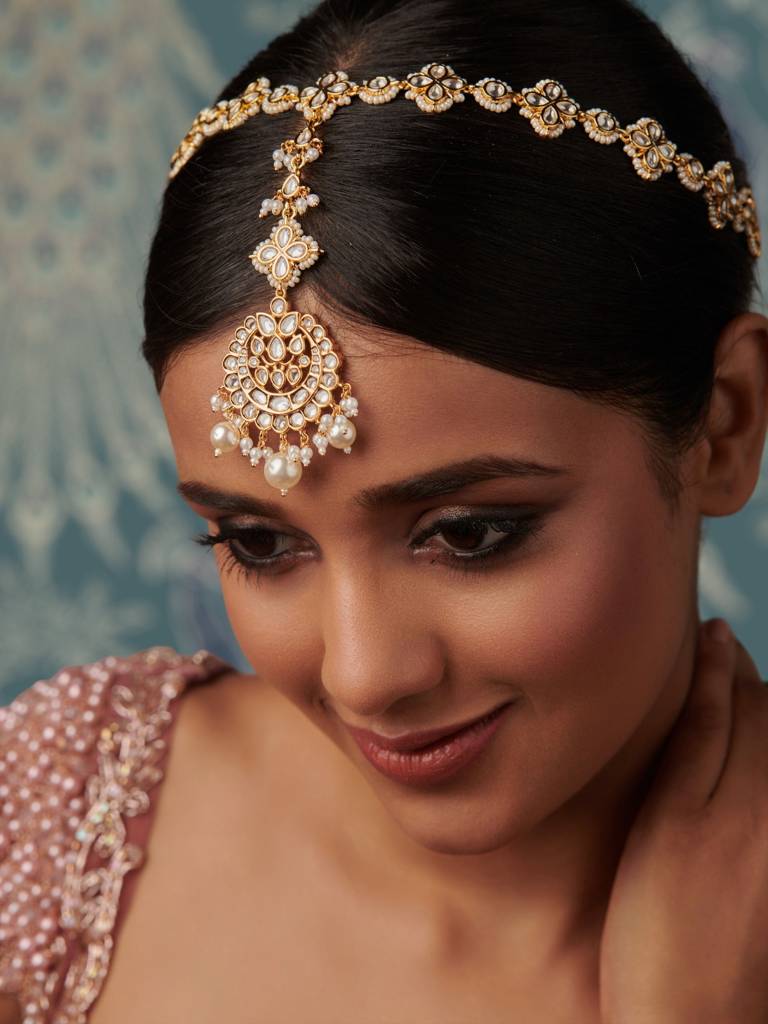 18 Kt Studded Matha Patti With Pearl Hangings : WFAE151