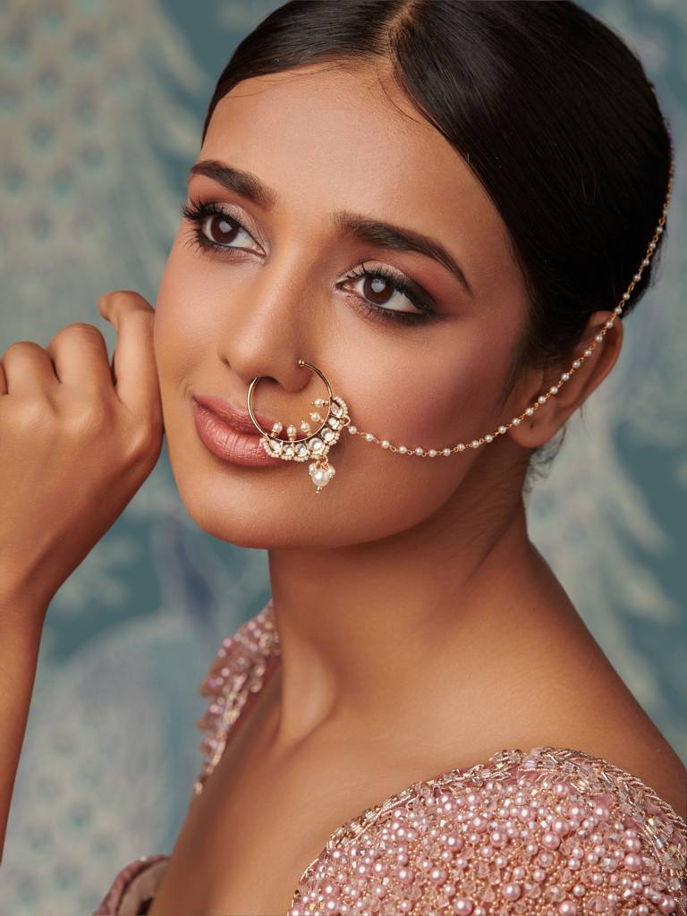 Gleaming Ad Nath With Leaf-Inspired Design And Pearl Drop : WFAE157